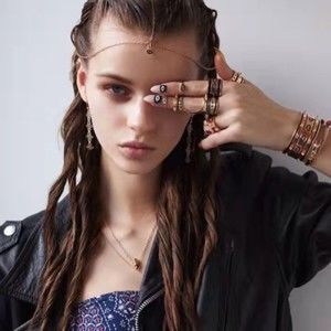 Meet your Posher, Ellis